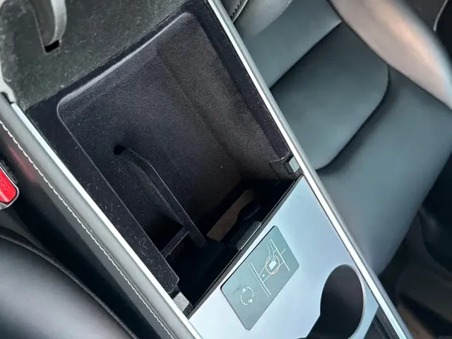 Tesla Model Y — Фото автомобиля 12