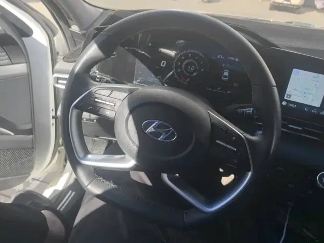 Hyundai Elantra — Фото автомобиля 15