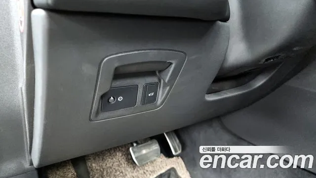 Land Rover Range Rover Velar Range Rover Velar 2.0 P250 Dynamic SE — Фото автомобиля 13
