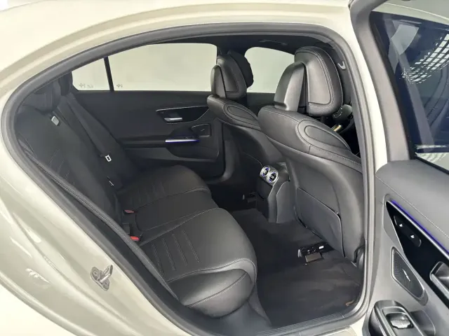 Mercedes-Benz C-Class — Фото автомобиля 24