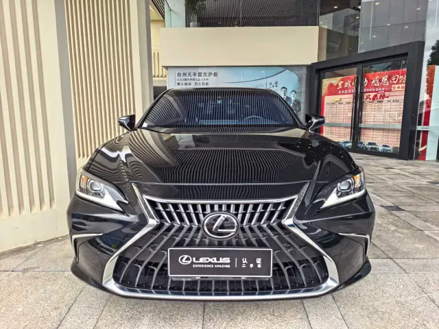 Lexus ES — Фото автомобиля 2