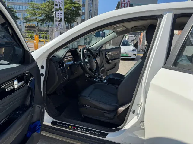 Forthing Fengxing S50EV — Фото автомобиля 9