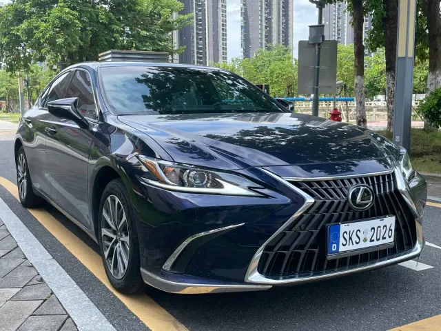 Lexus ES — Фото автомобиля 3