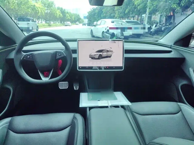 Tesla Model 3 — Фото автомобиля 5