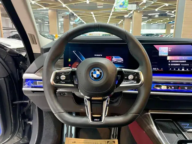 BMW i7 — Фото автомобиля 2