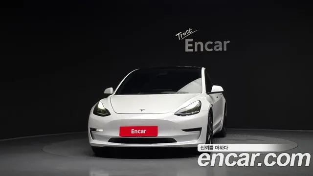Tesla Model 3 — Фото автомобиля 3