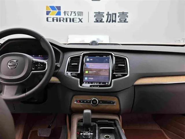 Volvo XC90 — Фото автомобиля 12