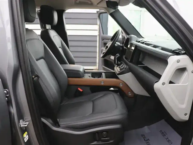 Land Rover Defender — Фото автомобиля 24