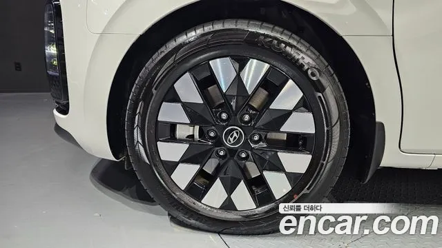 Hyundai Staria Staria 4WD Lounge 9 мест — Фото автомобиля 5