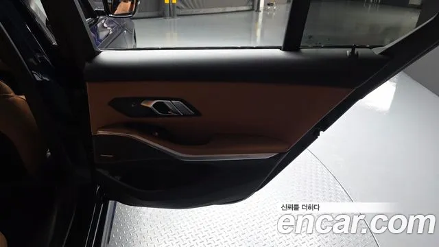 BMW 3-Series 3 серия (G20) 320i M Sport — Фото автомобиля 24