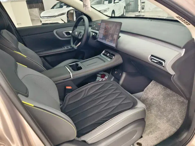 Changan Qiyuan Q05 — Фото автомобиля 9