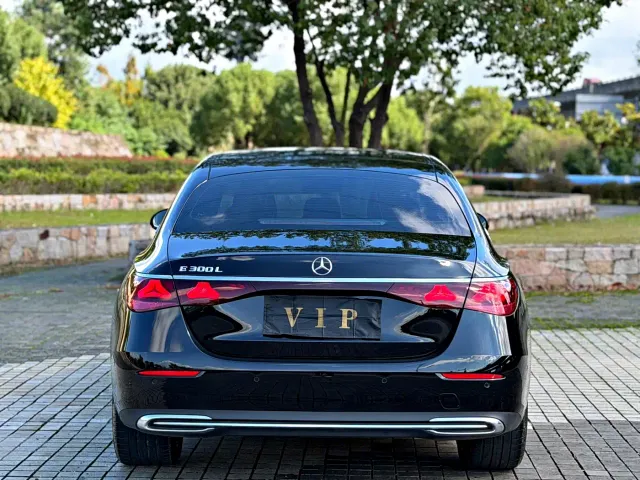 Mercedes-Benz E-Class — Фото автомобиля 19