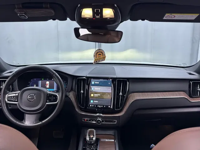 Volvo XC60 — Фото автомобиля 7