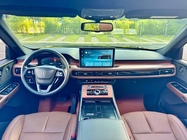 Lincoln Aviator — Фото автомобиля 10