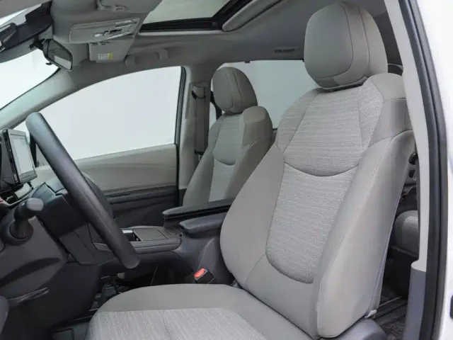 Toyota Sienna — Фото автомобиля 7