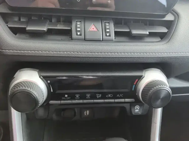 Toyota RAV4 — Фото автомобиля 4