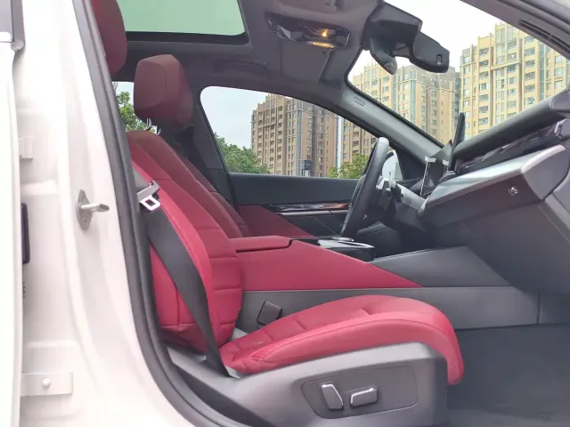 BMW 5 Series — Фото автомобиля 9