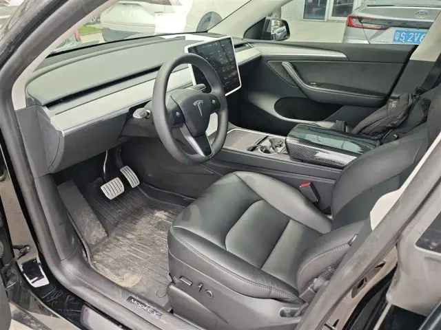 Tesla Model Y — Фото автомобиля 4