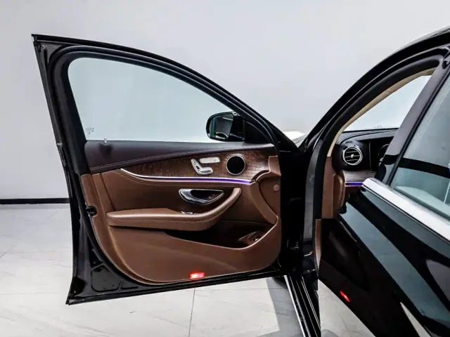 Mercedes-Benz E-Class — Фото автомобиля 7