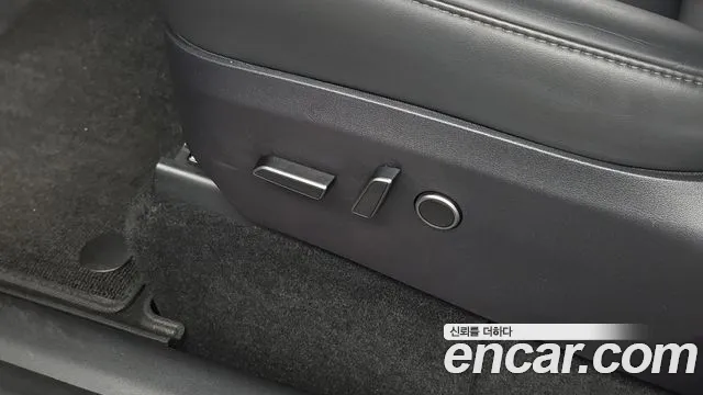 Tesla Model Y — Фото автомобиля 27