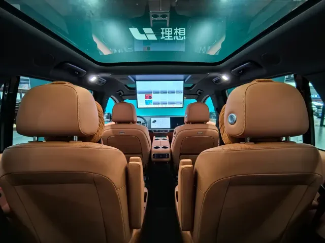 Li Auto L9 — Фото автомобиля 11