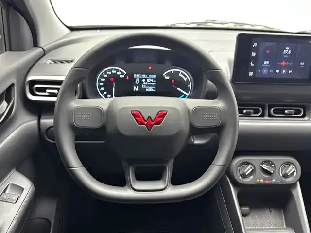 Wuling Hongguang — Фото автомобиля 12