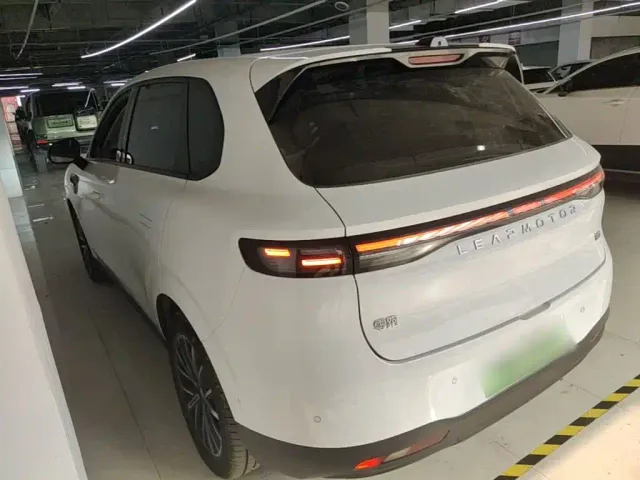 Leapmotor B10 — Фото автомобиля 4