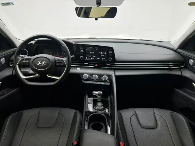 Hyundai Elantra — Фото автомобиля 19