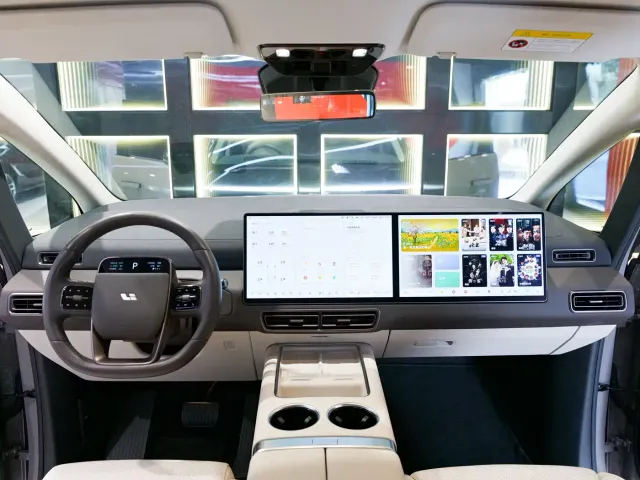 Li Auto MEGA — Фото автомобиля 14
