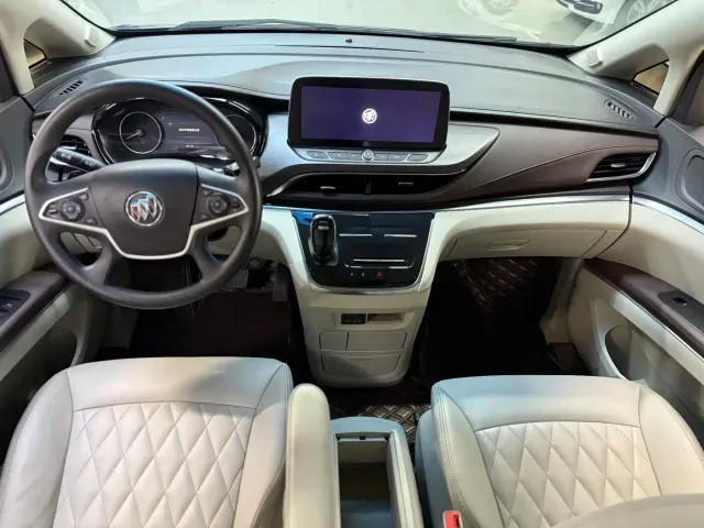 Buick GL8 — Фото автомобиля 4