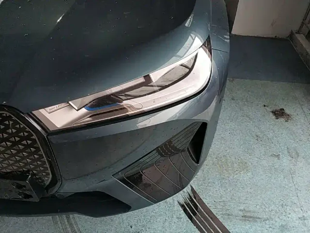 BMW iX — Фото автомобиля 23