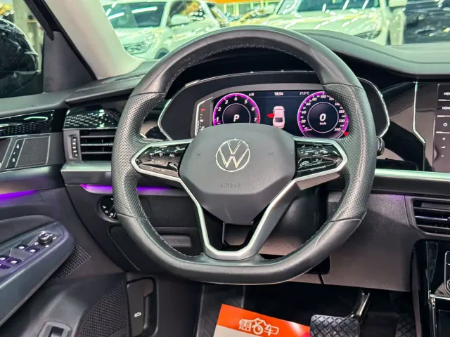 Volkswagen Passat — Фото автомобиля 14