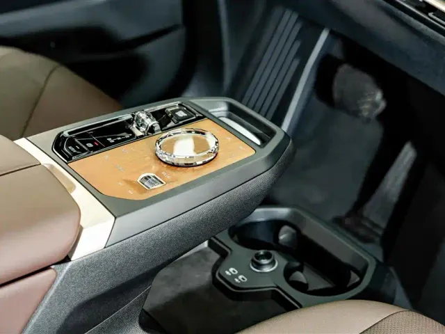 BMW iX — Фото автомобиля 20