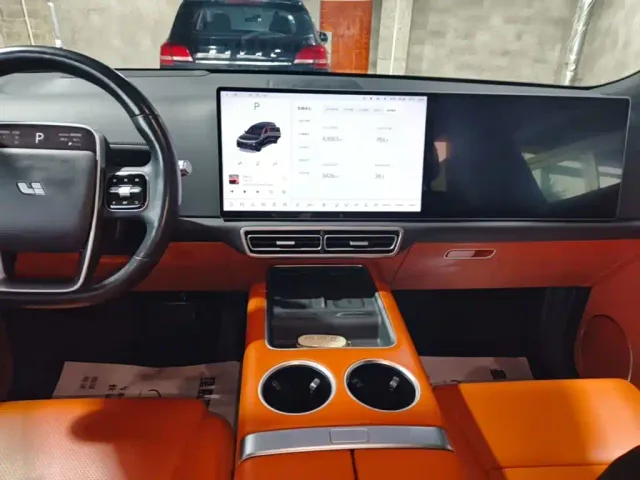 Li Auto L8 — Фото автомобиля 12