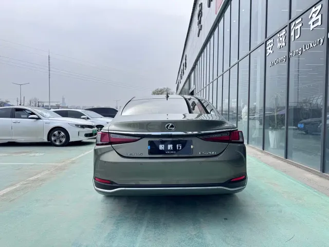 Lexus ES — Фото автомобиля 6
