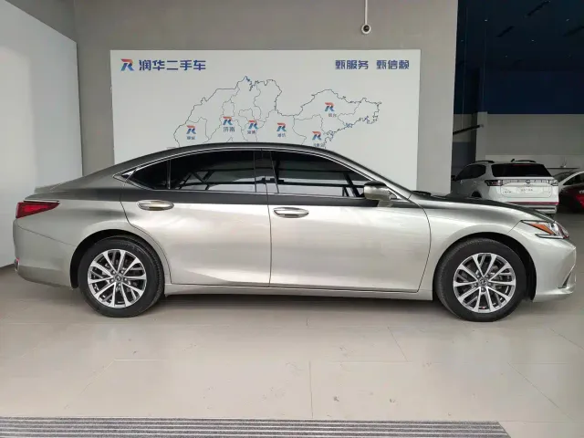 Lexus ES — Фото автомобиля 3