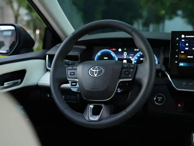 Toyota Camry — Фото автомобиля 6