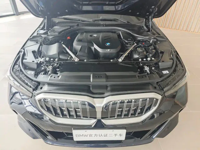 BMW 5 Series — Фото автомобиля 14