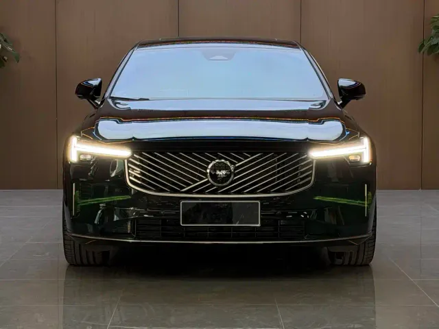 Volvo S90 — Фото автомобиля 7