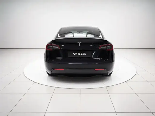 Tesla Model Y — Фото автомобиля 3