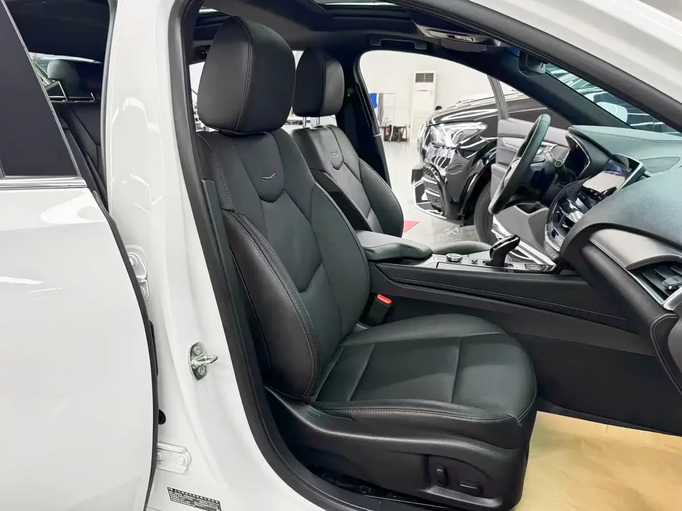 Cadillac Cadillac CT5 2023 28T Luxury Style (Standard Edition) — Фото автомобиля 15