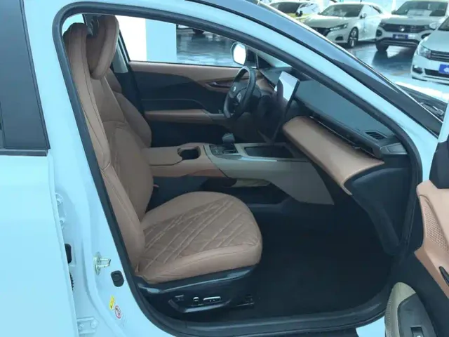 Changan Qiyuan A05 — Фото автомобиля 8