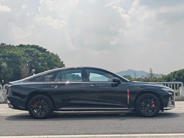 Hongqi H6 — Фото автомобиля 4