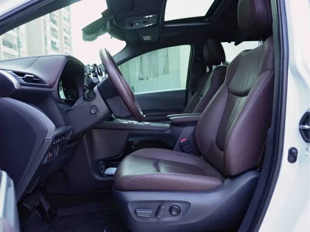 Toyota Toyota Sienna 2021 2.5L Hybrid Platinum Edition — Фото автомобиля 21