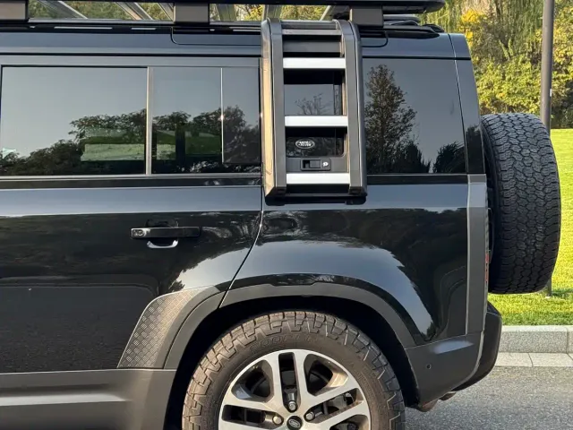 Land Rover Defender — Фото автомобиля 9