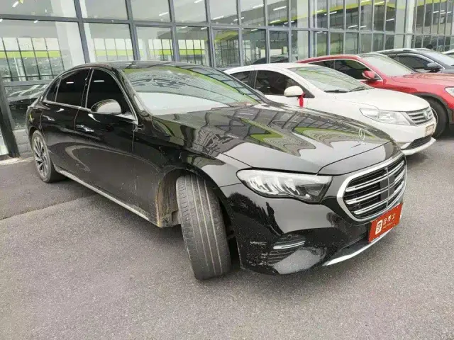 Mercedes-Benz E-Class — Фото автомобиля 2