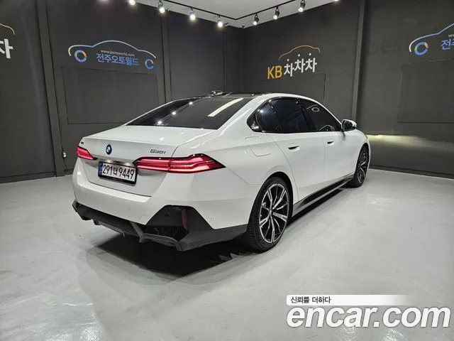 BMW 5 Series — Фото автомобиля 2