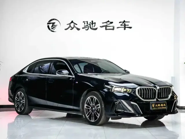 BMW 5 Series — Фото автомобиля 3