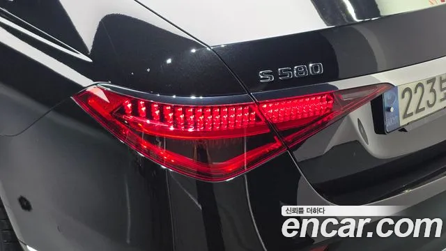 Mercedes-Benz S-Class — Фото автомобиля 22