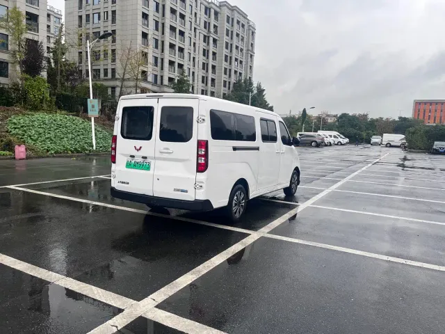Wuling Yangguang — Фото автомобиля 8
